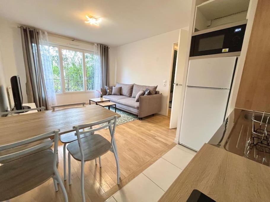 Entire Appartment, 2 Rooms Confortable At Créteil Eksteriør bilde